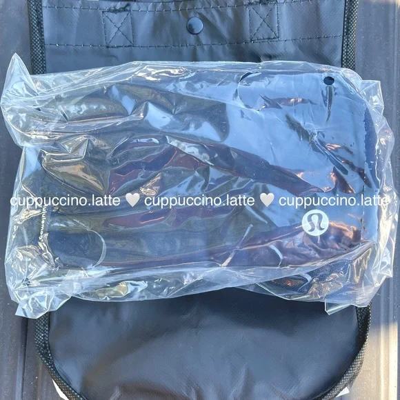 💙NWT💙Lululemon Athletica Everywhere Belt Bag in True Navy - Extended Strap